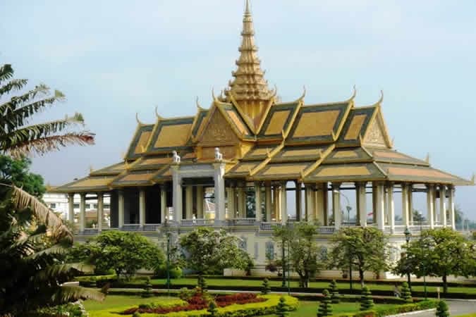 PHNOM PENH: PALAIS ROYAL ET PAGODE D'ARGENT