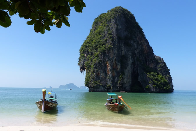 Louer un bateau en Thaïlande : à l’abordage d’une perle cosmopolite de l’Asie