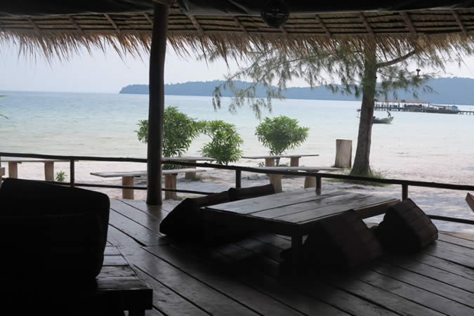 Koh_Rong_Samloem_bar